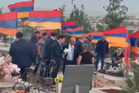 Əsgər valideynləri Robert Koçaryanı qəbiristanlıqdan qovublar