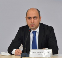 Emin Əmrullayevə «OXU» dərsi — Avazın yaxşı gəlir, oxuduğun "Quran" ola!