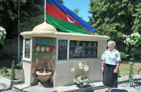 Qadın müəllim şəhid şagirdinin adına bulaq tikdi