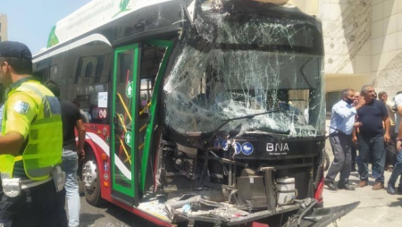 "Dəniz Mall"ın qabağında "BakuBus" qəzaya uğradı