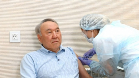 Nazarbayev də peyvənd vurdurdu