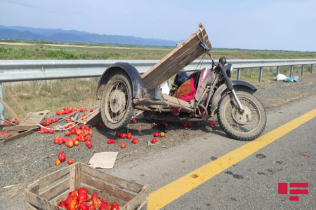 Azərbaycanda motosiklet yük avtomobili ilə toqquşdu, sürücü öldü