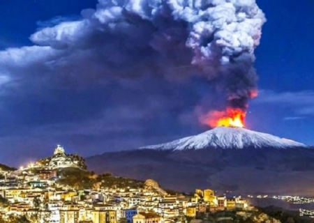 Etna vulkanı yenidən püskürdü - FOTO