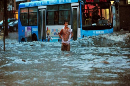 Çində fəlakət: 100 min insan köçürüldü