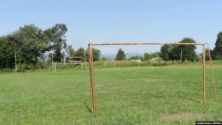 “Futbol meydançalarının yerində kababxanalar tikilib”