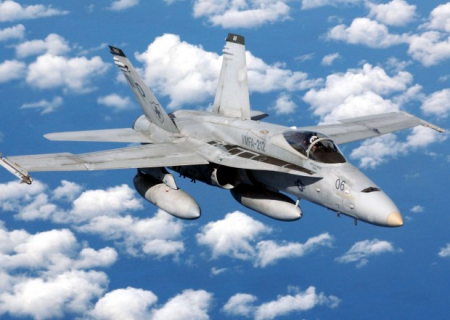 ABŞ-a məxsus "F-18" hərbi təyyarələr Kabil üzərində uçur - VİDEO