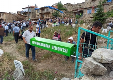 14 səhifə məktub yazıb, ailəsini və özünü ÖLDÜRDÜ