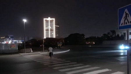 Bakıda günəş enerjisi ilə piyada keçidinin işıqlandırılmasına başlanıldı - VİDEO