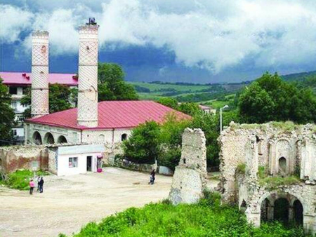 Xaçatryanın müraciəti: Qarabağa baxın və utanın!