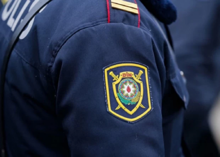 Sürücü cərimələndiyi üçün polislərə HÜCUM ETDİ