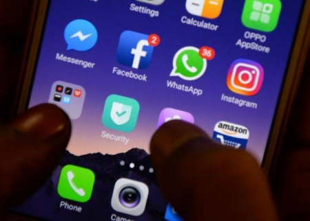 "Facebook" mesajları oxuyur, səsləri dinləyir - İDDİA