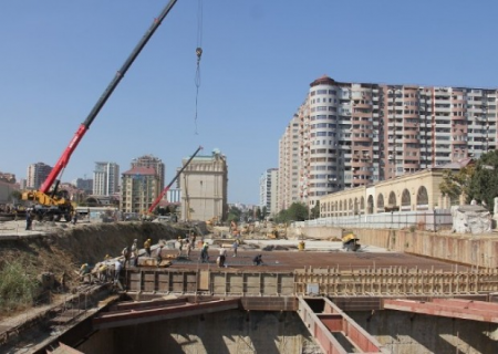 Yeni tikilən metro stansiyasından FOTOLAR