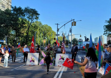 Azərbaycanlılar BMT-nin baş qərargahı önündə aksiya keçirdi