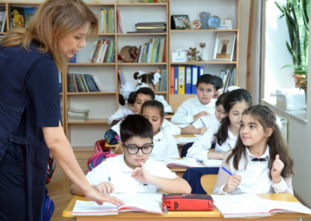 Azərbaycanda distant təhsilə keçən siniflərin sayı AÇIQLANDI