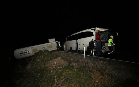 Şagirdləri daşıyan avtobuslar qəzaya uğradı, 44 yaralı