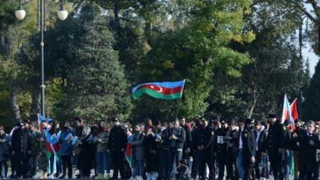 Bakıda Zəfər Günü yürüşü başladı