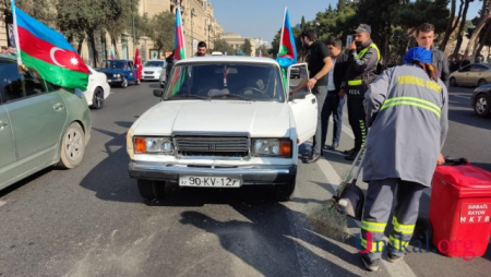 Bakıda Zəfər yürüşündə zəncirvari qəza - FOTOLAR