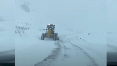 Kəlbəcər yolu qardan belə təmizlənir - Video