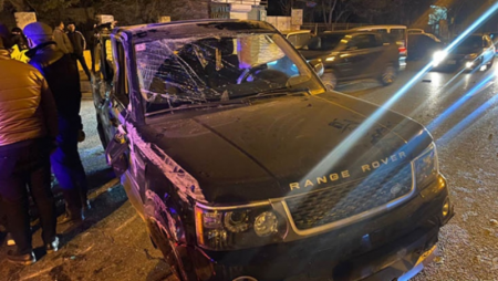 Bakıda “Range Rover” 3 maşına çırpılıb aşdı - FOTOLAR