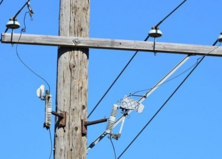 Elektrik dirəyinə çıxaraq intihar etmək istədi