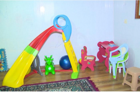 Bakıda uşaq bağçasında 4 yaşlı oğlan öldü