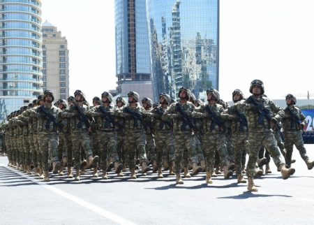 Hərbçilərin maaşı ARTIRILDI
