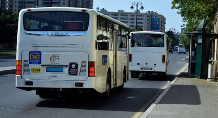 Bakıda avtobusda sürücü əyləci basdı: 18 yaşlı qız kəllə-beyin travması aldı