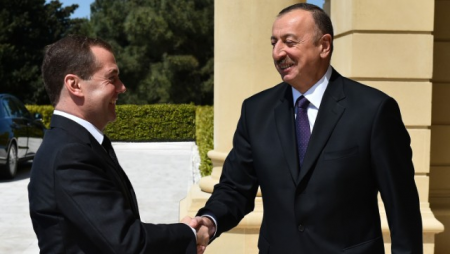 Medvedev İlham Əliyevi təbrik etdi