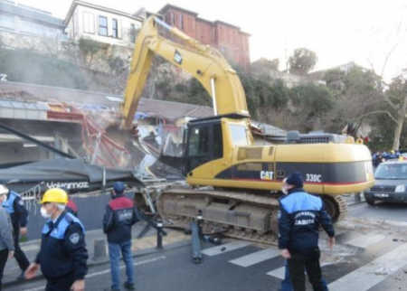 Türkiyədə polis restoranları sökdü - Əlbəyaxa dava (FOTO)