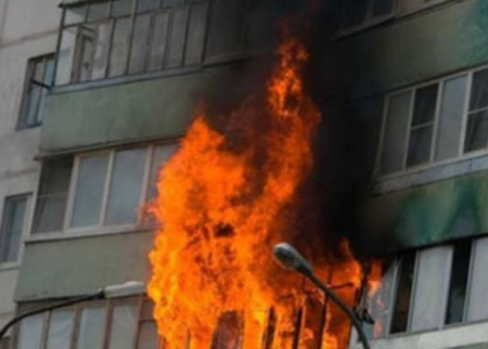 Lökbatanda yaşayış binası yanır