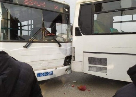 Bakıda 3 avtobus TOQQUŞDU