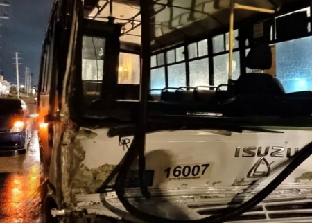 Bakıda avtobus "TIR"la toqquşdu - FOTO