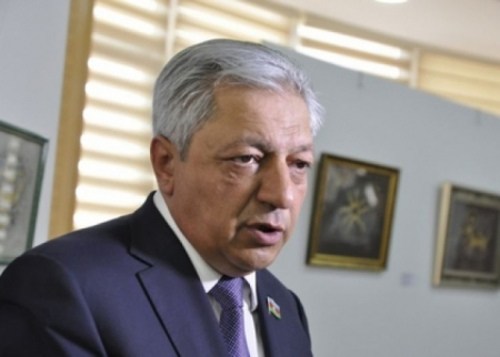 Cavanşir Feyziyev jurnalistləri təhqir etdiyi statusunu sildi