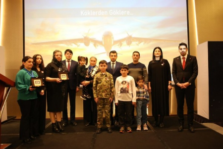 Bayraktar Bakıda şəhid ailələri ilə görüşdü