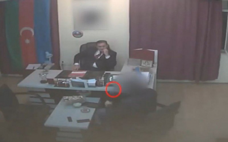 “Yeni İctimai Nəzarət Şurası” rəhbərinin vətəndaşlardan pul aldığı anın GÖRÜNTÜLƏRİ