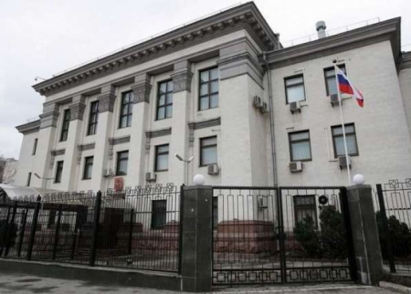 Rusiyalı diplomatlar Ukraynanı tərk etməyə başladı - KİV
