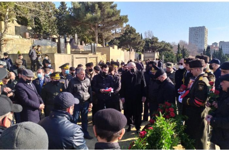 “Qarabağ” ordenli şəhidin polkovnik əmisi son mənzilə yola salınıb - FOTO