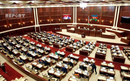Sabah deputatlar BƏƏ-yə gedir