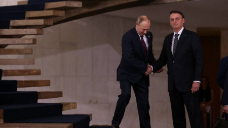 Putinlə görüşmək üçün 5 dəfə COVID-19 testi veribmiş