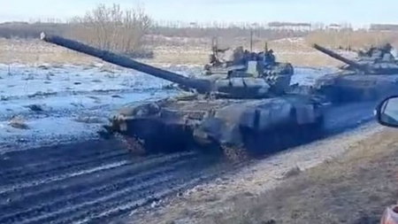 "Rus əsgərləri və tankları Ukraynaya doğru irəliləyir" - FOTO