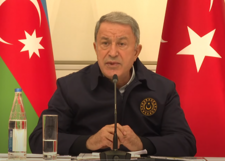 Hulusi Akar ukraynalı həmkarı ilə telefonla danışdı