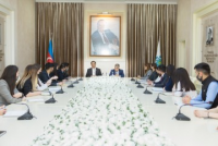 YAP Binəqədi rayon təşkilatında “Azərbaycan beynəlxalq münasibətlər sistemində” mövzusunda gənclərlə görüş keçirilib