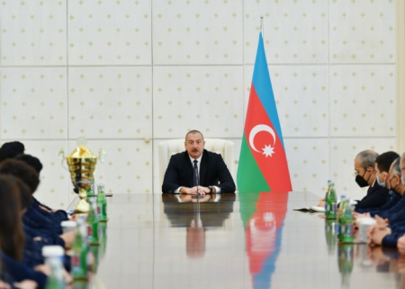 Prezident Avropa çempionatının iştirakçılarını qəbul etdi - FOTOLAR (YENİLƏNİB) Prezident Avropa çempionatının iştirakçılarını qəbul etdi - FOTOLAR (YENİLƏNİB)