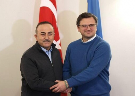 Çavuşoğlu ukraynalı həmkarı ilə telefonla danışdı