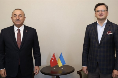 Çavuşoğlu Kuleba ilə Ukraynadakı vəziyyəti müzakirə etdi