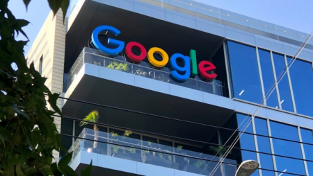 "Google" ukraynalı qaçqınlar üçün yardım ayırdı