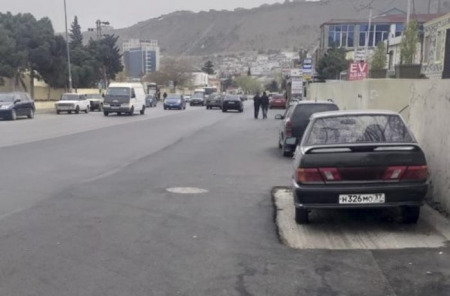 Bakıda maşını götürmədən yolu asfaltlayıblar - FOTO