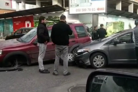 Bakıda “Land Rover” və “Honda” toqquşdu - VİDEO