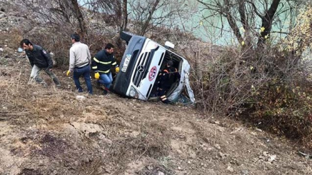 Türkiyədə mikroavtobus aşdı: Ölənlər var