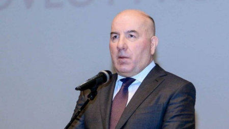 Elman Rüstəmov kollektivlə vidalaşıb, Mərkəzi Bankı tərk etdi